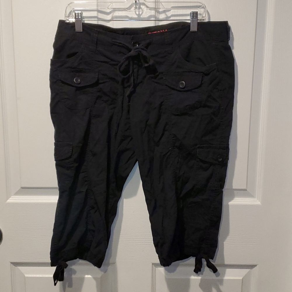 Arizona jean Co black capris